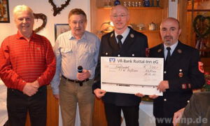 Bauernbühne unterstützt die Feuerwehr